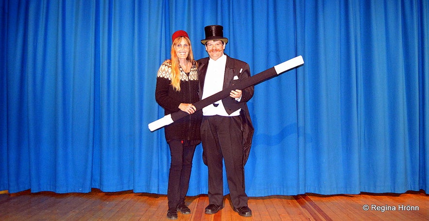 Regína and her husband at a magic show 