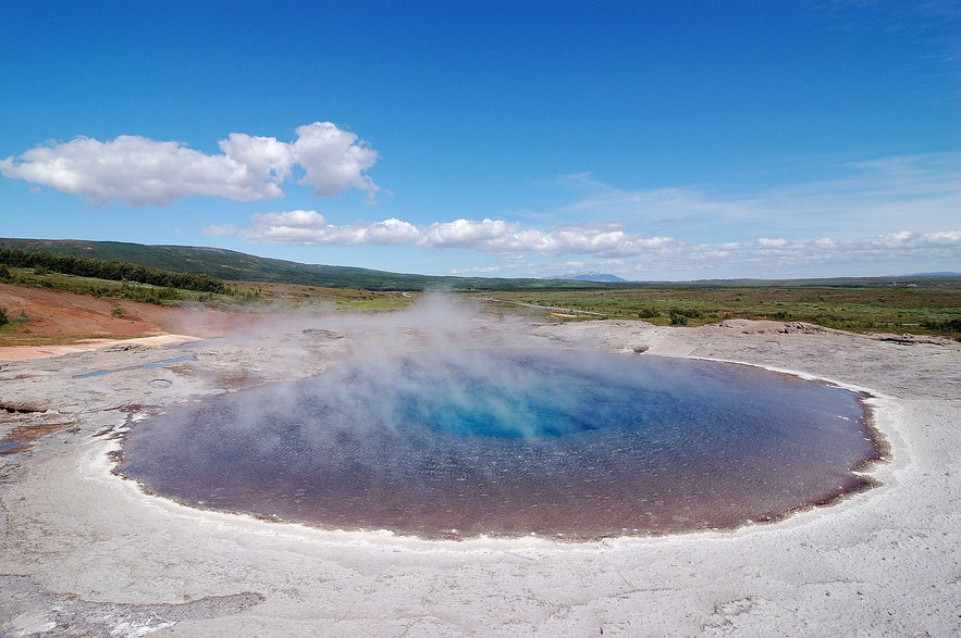 Staring at this picture waiting for Geysir to erupt is about as fruitful as going to Geysir and staring at it waiting for it to erupt. Photo by Rosino.