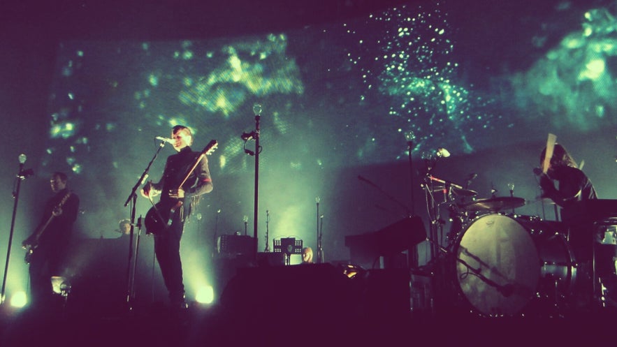 Sigur Rós w Heineken Music Hall, Amsterdam, 2013 r. Od lewej do prawej: Georg Hólm, Jónsi i Orri Páll Dýrason.