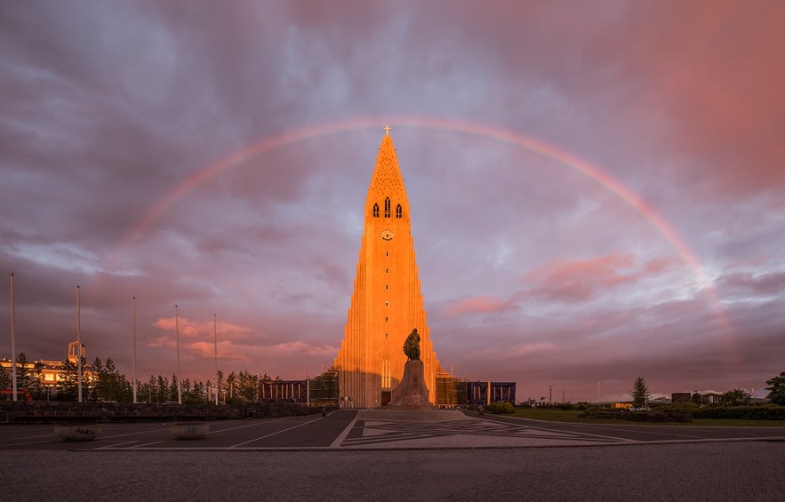 Hallgrímskirkja è uno dei luoghi per cui Reykjavík è conosciuta.