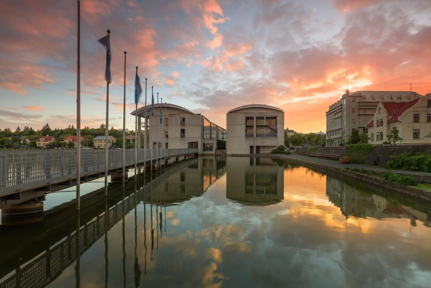 ReykjavÃ­k's town hall.