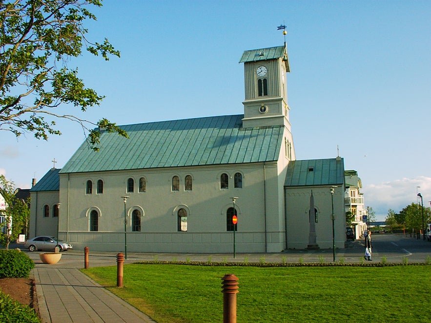 Reykjavíks Kathedrale ist bescheidener, dafür aber historischer als die Hallgrímskirkja-Kirche