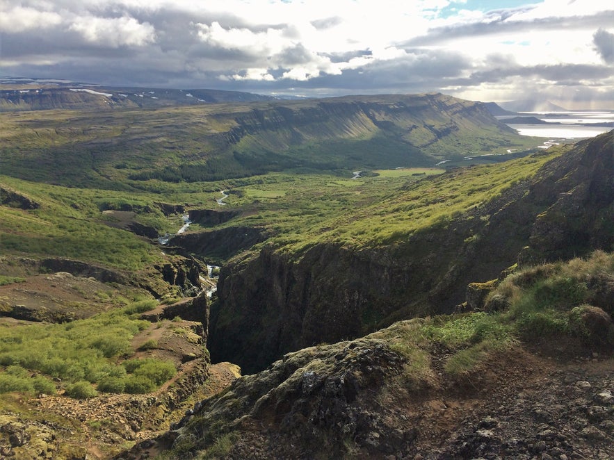 Aussicht ins Tal und Hvalfjörður