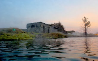 Secret Lagoon er et historisk sted og et geotermisk område.