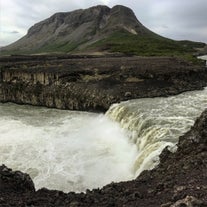 Þjófafoss waterfall in the Highlands with the mountain Búrfell in the background.