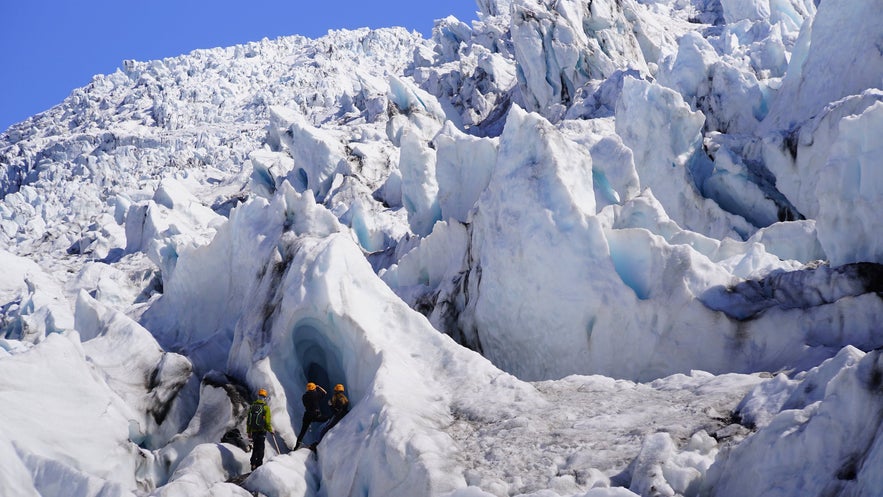 Het dramatische landschap bovenop de Skaftafellsjokull in IJsland in december