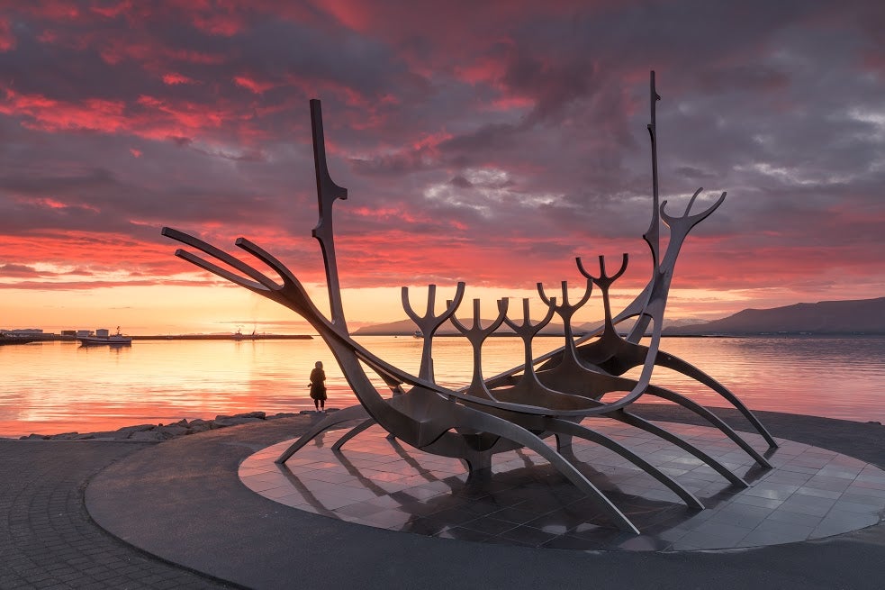 Sun Voyager jest jedną z wielu rzeźb w Reykjavíku