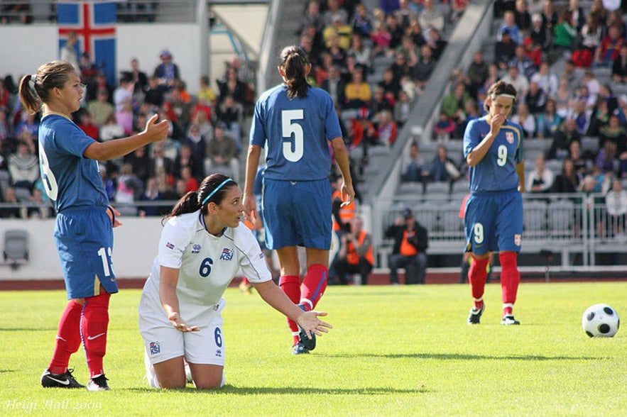 Das Interesse am Frauenfußball nimmt weltweit zu. Island ist ein Beispiel für ein Land, dessen ganze Unterstützung seinen sportlichen Meistern gilt - sowohl  den Frauen als auch den Männern.