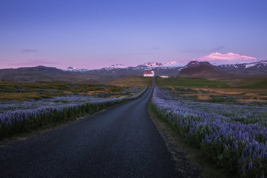 Vue lointaine sur le volcan Snæfellsjökull en Islande