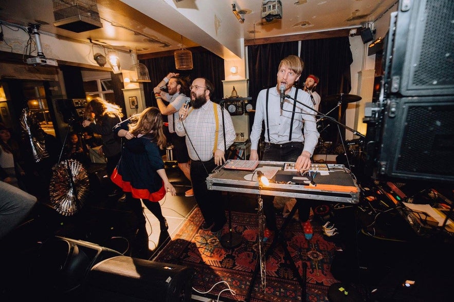 冰岛雷克雅未克青旅Kex音乐演出