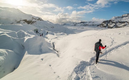 De zuidkust is in de winter een oase van ijsattracties en besneeuwde vlaktes.