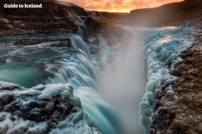 Näe Gullfoss, Islannin ikonisin vesiputous, verhoutuneena talven lumoon.