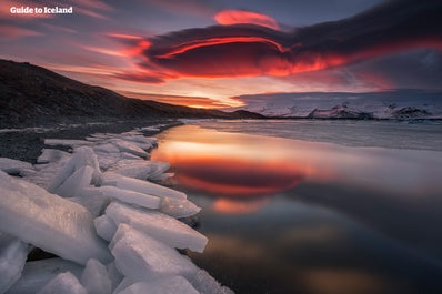 Besøker du Jökulsárlón om vinteren, kan du se dette naturens underverk badet i det fortryllende vinterlyset.