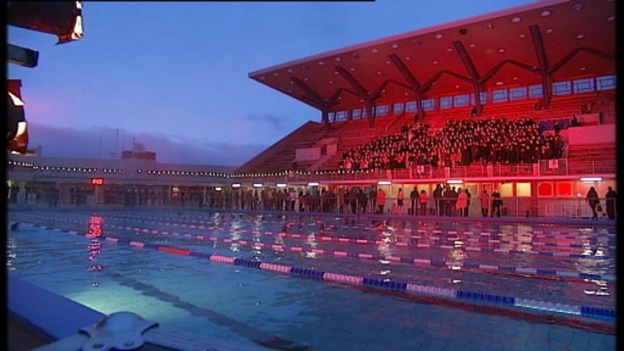 La piscina notturna del festival delle luci.