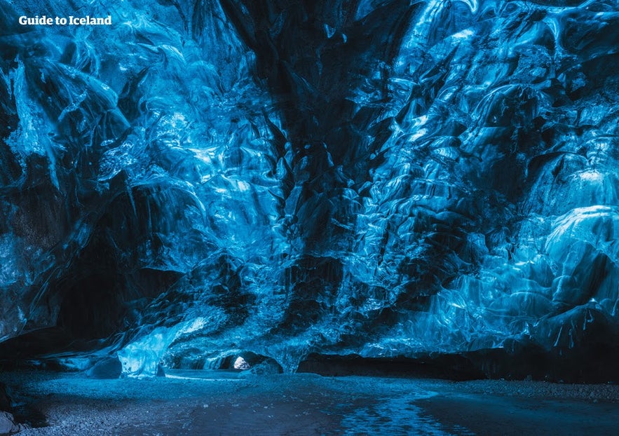 Die Nordlichter-Eishöhle