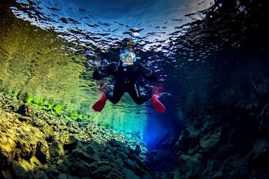 La claridad del agua crea bellos efectos con la luz.