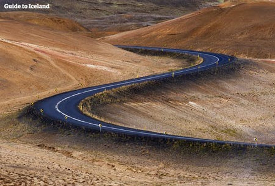 La conduite en Islande nécessite des soins et une attention particuliers, compte tenu des conditions météorologiques difficiles et du manque d'infrastructures à la campagne.