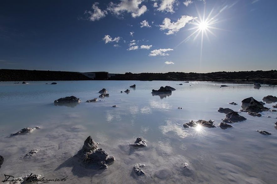 ブルーラグーンの水色のお湯の色