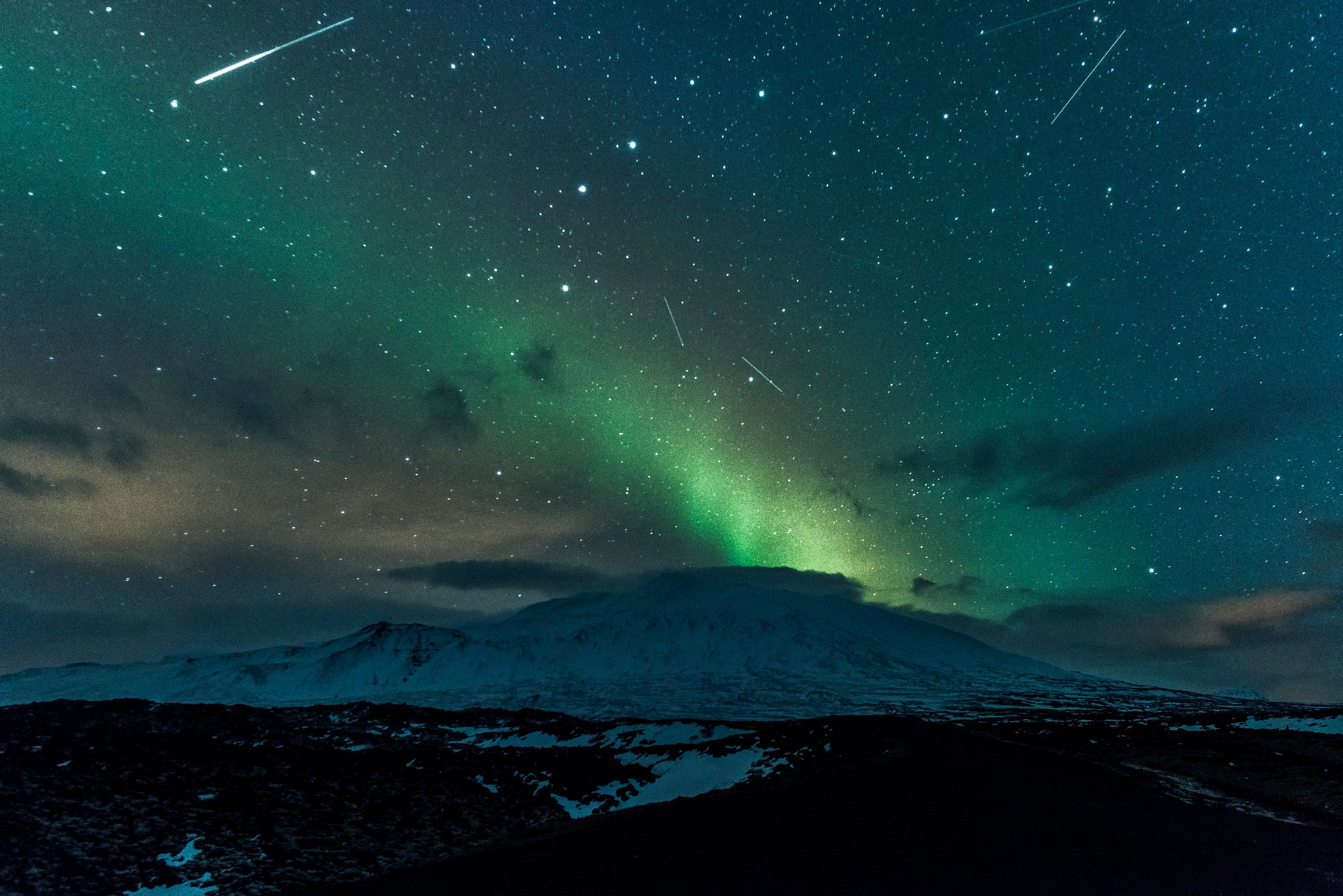Fireball Meteor and Northern Lights Over Iceland!