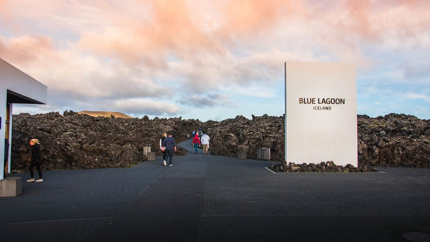 Consigne à bagage au Blue Lagoon et chemin pour entrer au Blue Lagoon