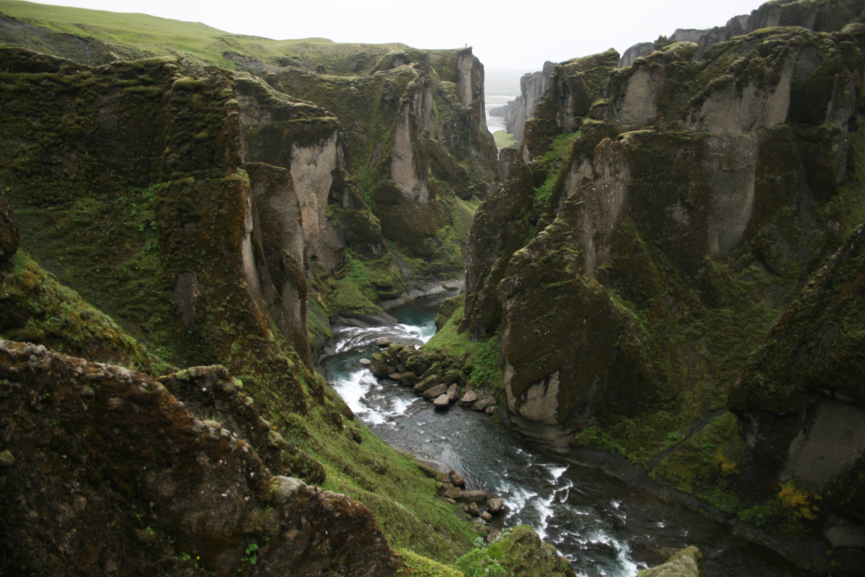 Fjadrargljufur, un canyon unico, spesso definito il più bello del mondo.