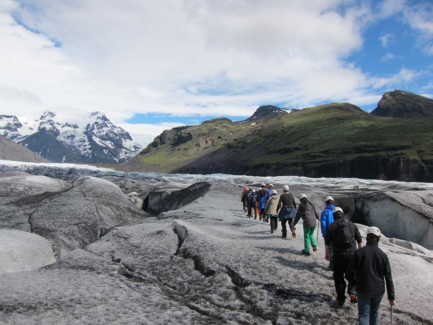 Glacier hikers on Svinafellsjokull