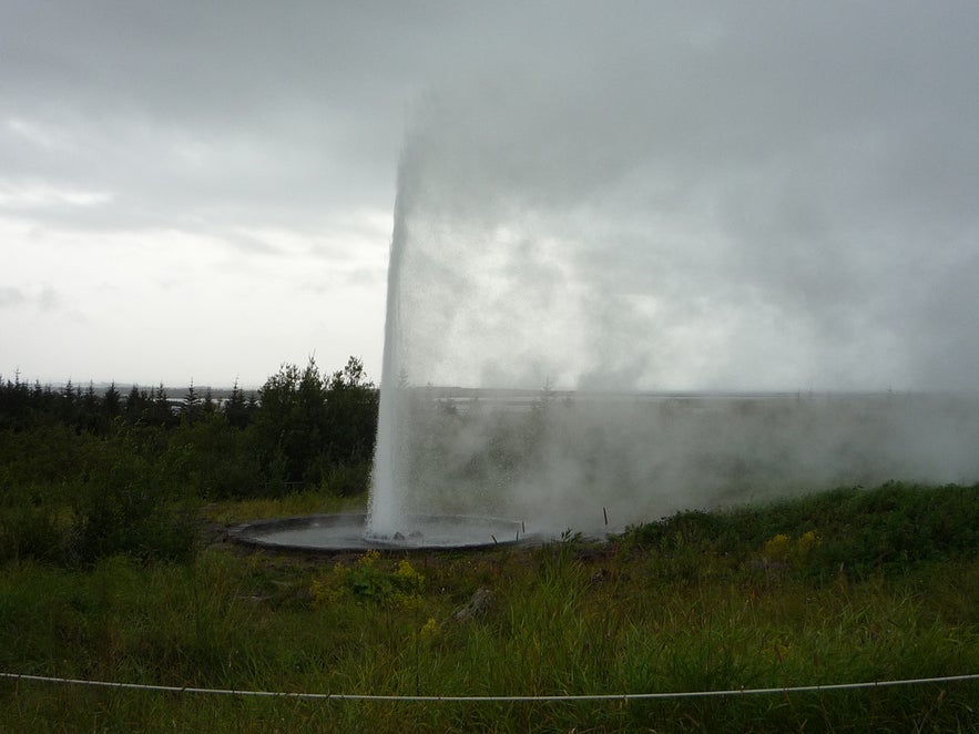 Künstlicher Geysir bei Perlan in Reykjavík