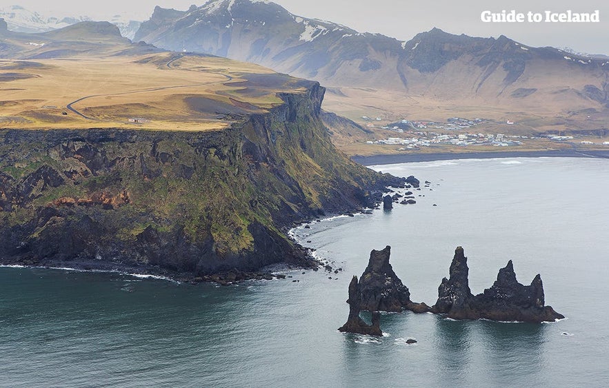 Słupy morskie Reynisdrangar.