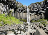Juste de l'eau qui chute