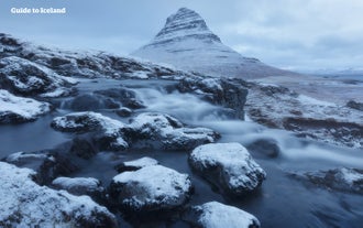 Mentre i fiordi orientali e gli altopiani sono difficili da percorrere in inverno, i siti della penisola di Snaefellsnes, come il monte Kirkjufell, sono facilmente accessibili.