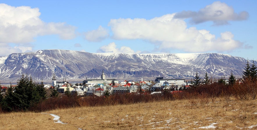 Mnt Esja and Reykjavík. Photo from Wikimedia, Creative Commons, by MartinPutz