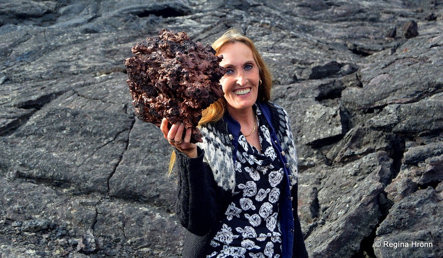 Holding lava at Gjástykki NE-Iceland