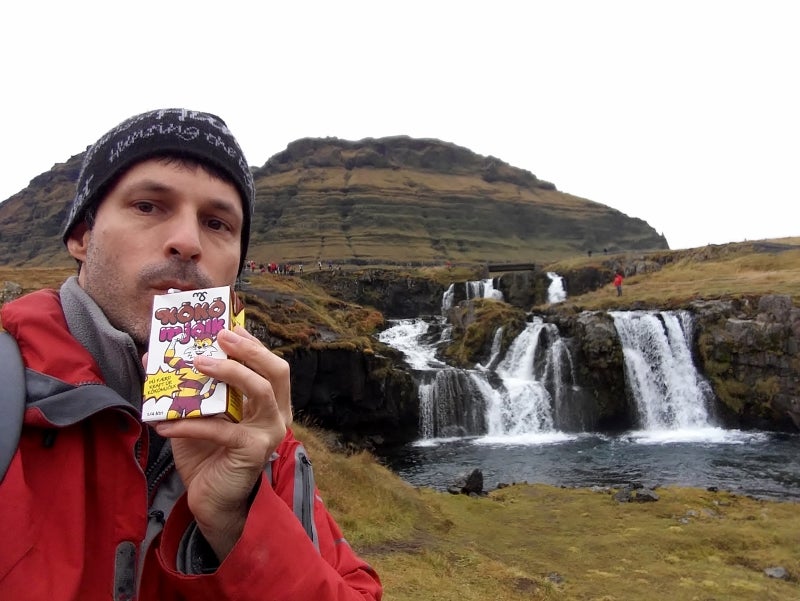 Þú færð kraft úr kókómjólk @ Kirkjufellsfoss © Cédric H. Roserens