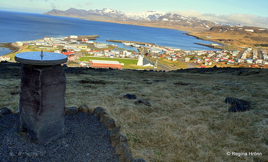 View-dial Ólafsvík village on the Snæfellsnes peninsula