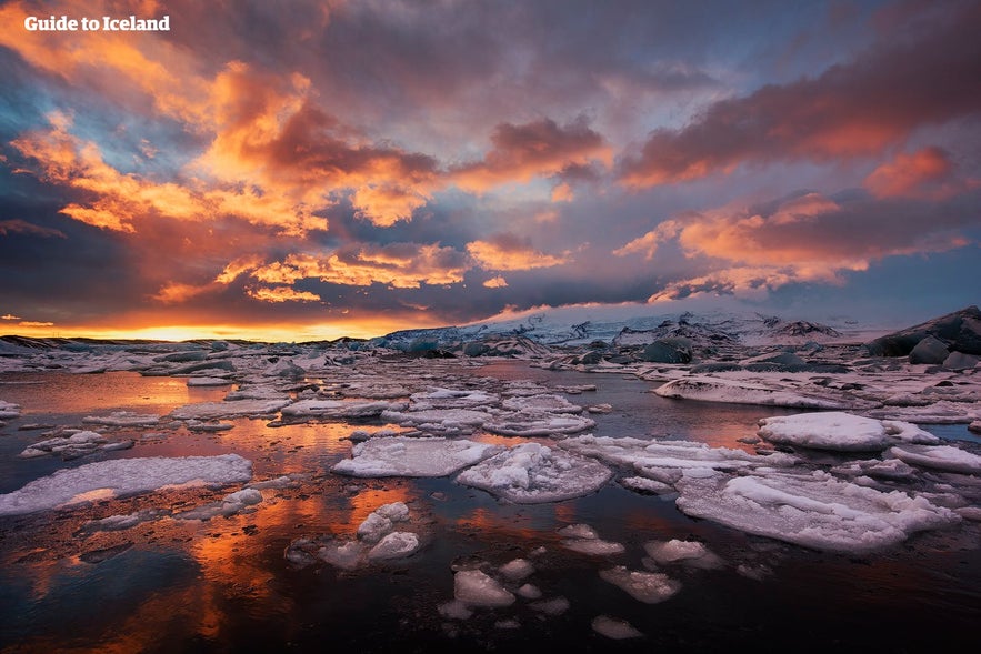 Jökulsárlón beneath the midnight sun.