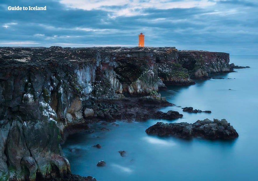 Falaises de Svörtuloft et son phare à Snaefellsnes