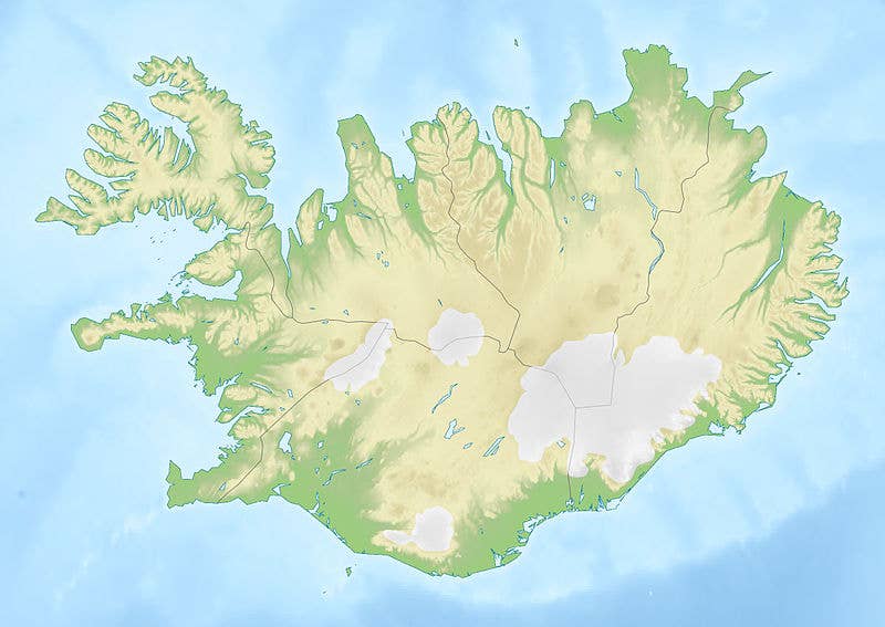 Observez la douceur des reliefs de la côte sud par rapport au reste du littoral de l'île