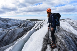 Une randonnée glaciaire offre des vues incomparables sur les magnifiques paysages de l'Islande.