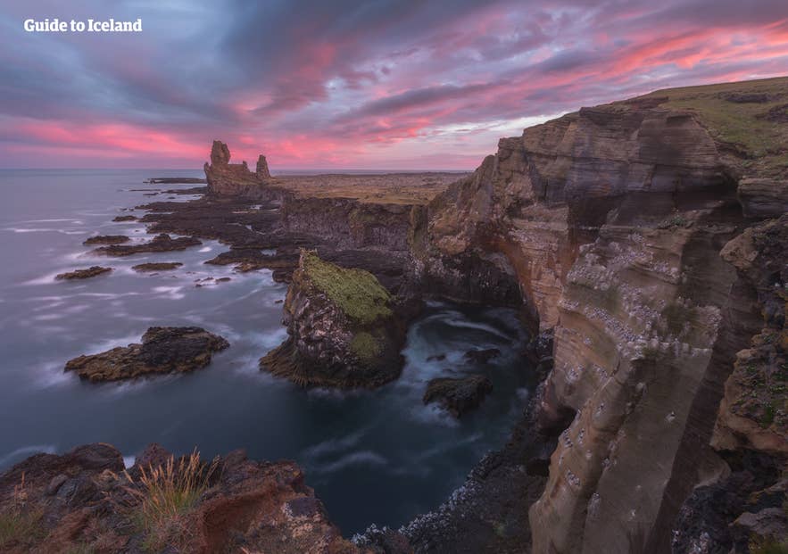 The spectacular Londrangar coastline.