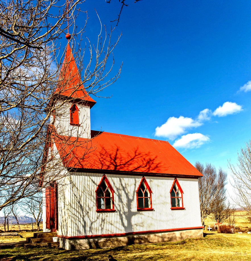 One of Rögnvaldur's more classical designs, a small corrugated iron church with the quintessential red roof