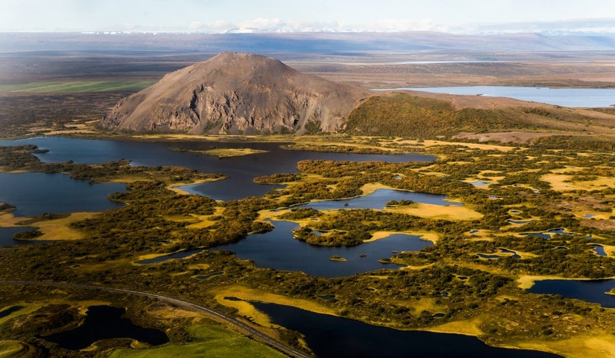 Lac Mývatn dans le nord de l'Islande vu du ciel