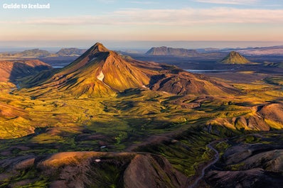 Der Laugavegur-Trek unter der Mitternachtssonne – so sind die Landschaften in Sonnenlicht getaucht.