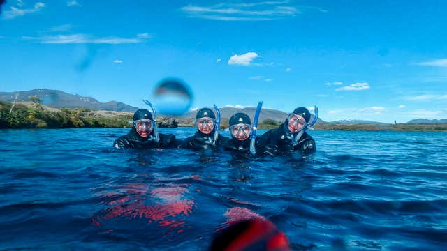 Snorkelen in de Silfra-kloof vanuit Nationaal Park Thingvellir