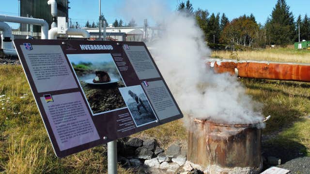 Golden Circle and Hvammsvik Hot Springs Tour from Reykjavik