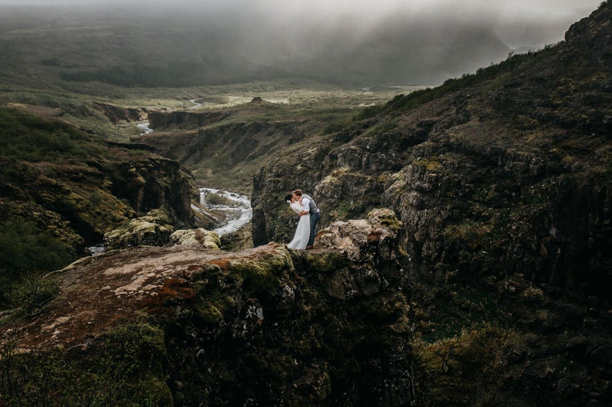 Stunning landscapes in Iceland for your wedding photos