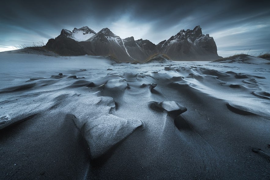 Hvad er de 12 bedste aktiviteter og oplevelser, du kan tage del i under din ferie i Island? Hvad er de mest populære turvalg og kulturelle udflugter?