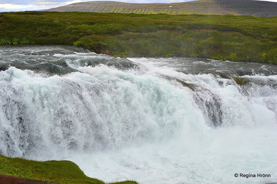 Ullarfoss waterfall in Bárðardalur valley