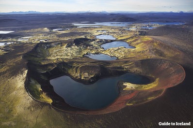 在冰岛中央高地地区有数量众多的火山口湖，其中不少在夏季可以徒步到达