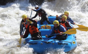 Esta aventura de rafting en verano por el norte de Islandia es muy exigente y aventurera.