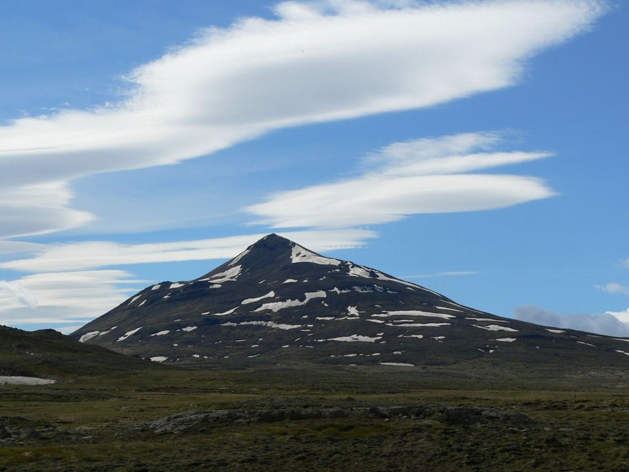 S&uacute;lur is a rhyolite mountain found southwest of Akureyri in Iceland.
